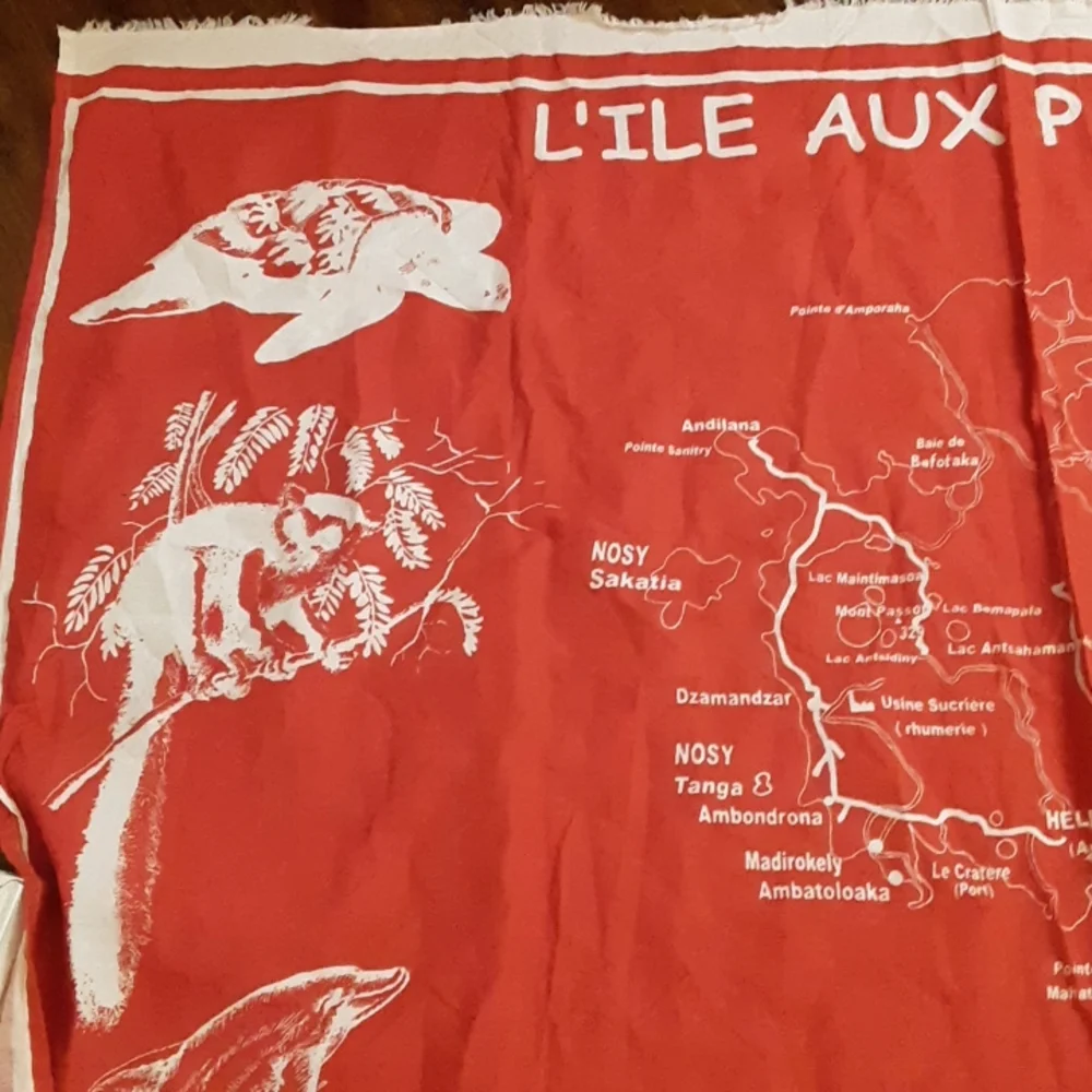 L'ile Aux Parfums  fabric piece - Picture 2 of 7